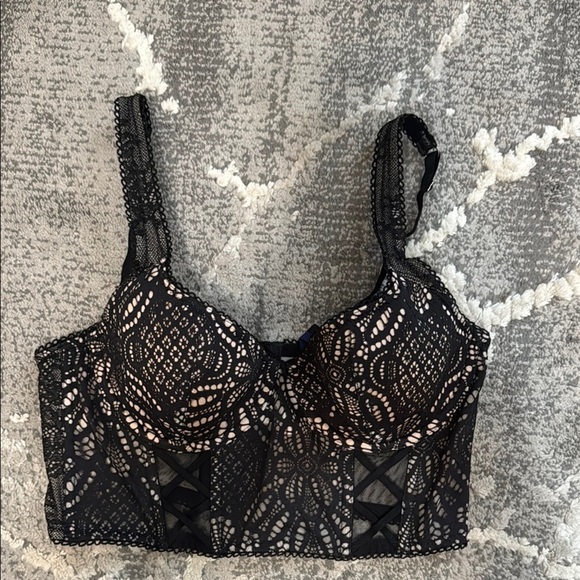 Victoria Secret Black Lace Longline Bra with Delicate Floral Design Size 34C - Picture 1 of 4